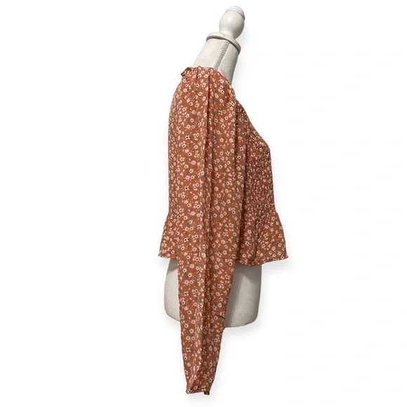 Boutique Dainty Floral Ruffled Long Sleeve Peplum Top NWT - Picture 4 of 8